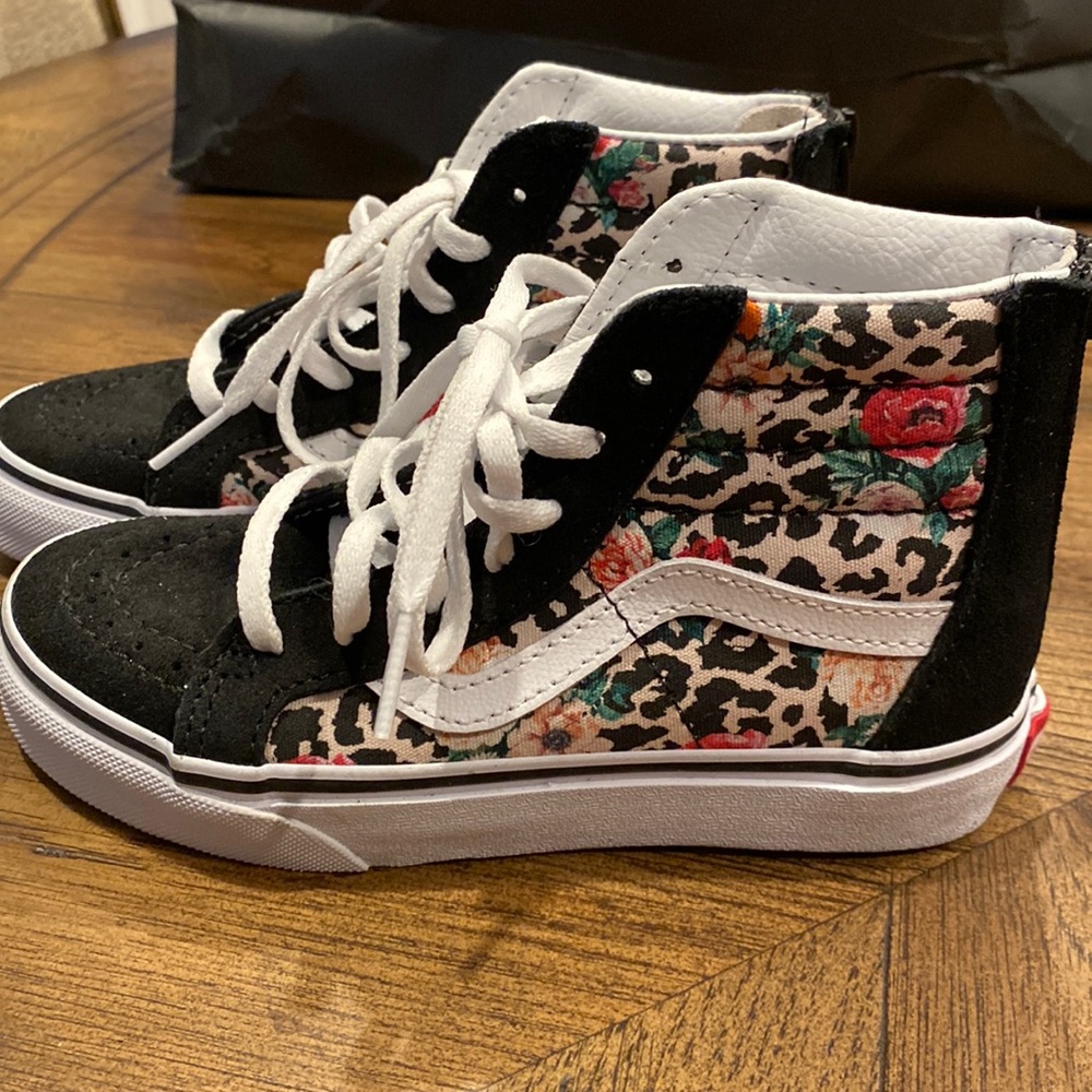 Girls Vans high top sneaker with zipper in back us kids 13